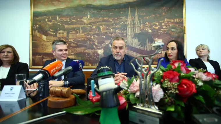 Bandić već godinama koristi istu mantru pred izbore: želi stvoriti percepciju da on ne&scaron;to daje ili daruje