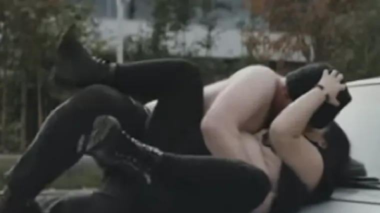 Novi spot Ariane Grande podigao veliku pra&scaron;inu