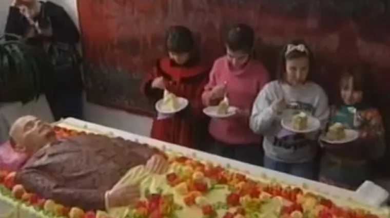Na dru&scaron;tvene mreže isplivala bizarna snimka iz 1998.: ruska djeca uživaju u Lenjinovom okusu
