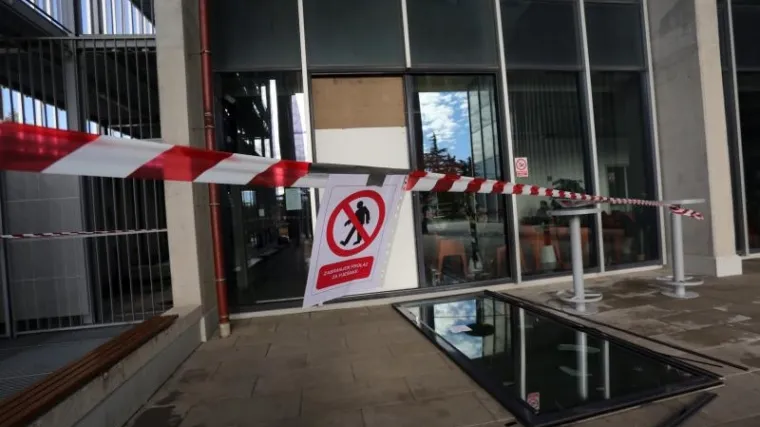 Klizna staklena vrata pala na djevojku i teže je ozlijedila