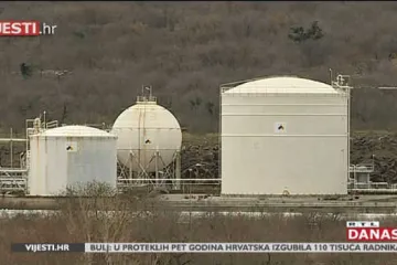 Dina Petrokemija u Omišlju sa 600 tona opasnih kemikalija bez nadzora, građani ujedinjeni: 'Hoćemo sanaciju'