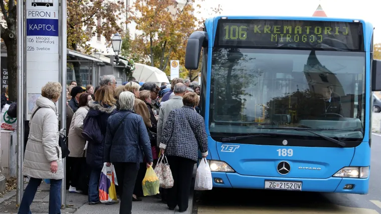 ZET-ov vozač divljao na putnicu jer mu je platila u lipama, a zatim bacio njen novac kroz prozor