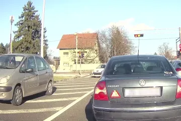 Neoprezni vozač skrenuo u nedopušteni smjer, a drugi ga slijedio