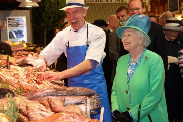 Što kraljica Elizabeta II. jede za doručak, ručak i večeru? Mogli biste se prilično iznenaditi njenim odabirom