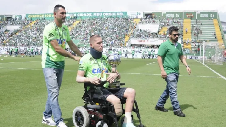 Neće se predati: preživjeli nogometa&scaron; iz zrakoplovne nesreće napravio prve korake nakon tragedije Chapecoensea