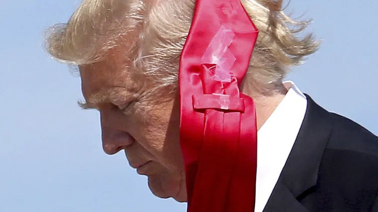 Donald Trump - ima novaca ko pljeve, ali kravatu lijepi selotejpom