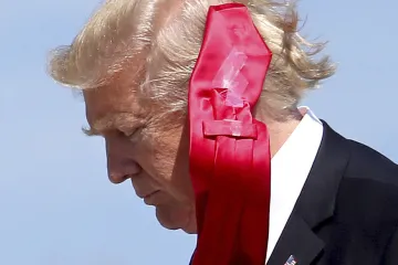 Donald Trump - ima novaca ko pljeve, ali kravatu lijepi selotejpom