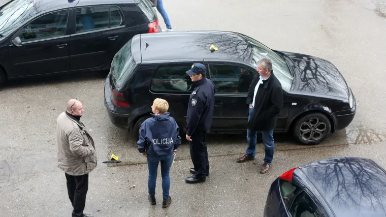 Drama u sredi&scaron;tu Karlovca! Pred djecom na parkirali&scaron;tu nožem naganjao suprugu: 'Ubit ću te, zaklat ću te!'