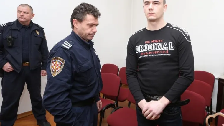 Mladić dvojicu izbo nožem zbog djevojke