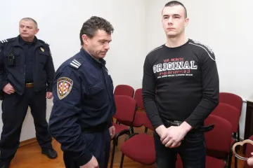 Mladić dvojicu izbo nožem zbog djevojke