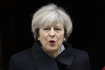 Novi udarac britanskoj premijerki: Dom Lordova traži glasanje o rezultatima pregovora Brexita