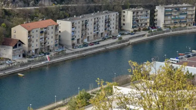 Gdje je Obrovac u planu razvoja? RTL-ova ekipa u&scaron;la u derutne stanove koji proki&scaron;njavaju