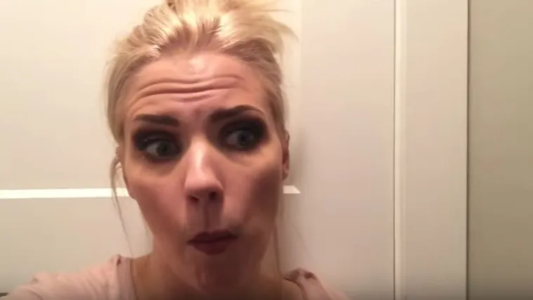 Nema mira ni sekunde: mama s dva para identičnih blizanki skriva se u ostavi kako bi jela!