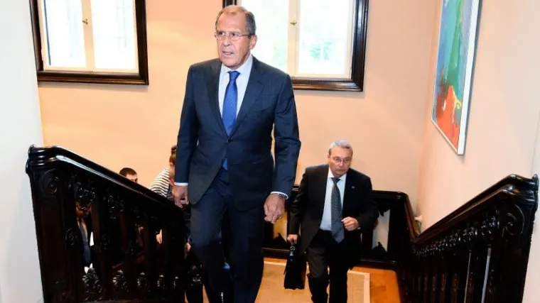 Kako bi spriječio prislu&scaron;kivanje, Sergej Lavrov na sastanke ne nosi mobitel