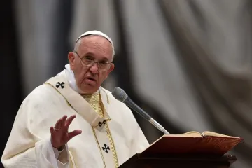 Papa otvoren prema ideji da se oženjenim muškarcima dozvoli da budu svećenici