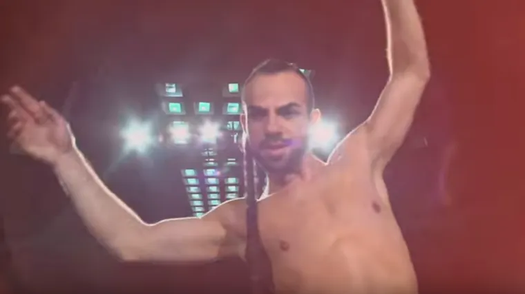 Ple&scaron;e u suknji s krunom na glavi: Crnogorac &scaron;okirao spotom za pjesmu na Eurosongu