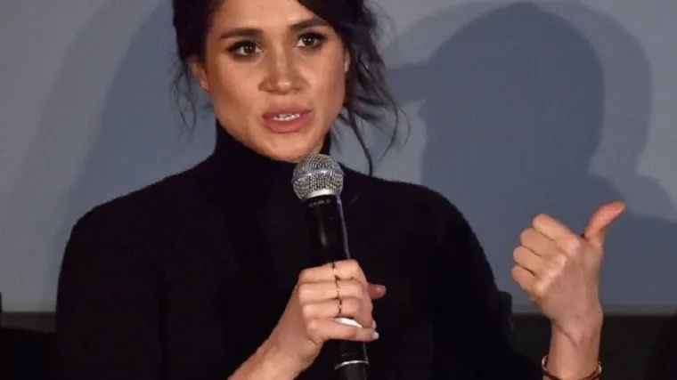 Djevojke u Indiji misle da menstruaciju izazivaju zli duhovi, a mlada glumica otišla je ondje educirati ih