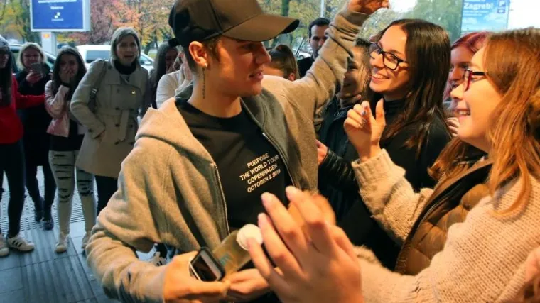 'Pogledaj se, zlo mi je od tebe'