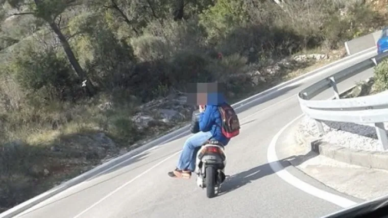 Riskira svoj život i jo&scaron; priča na mobitel (FOTO)