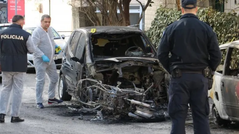 Honda izgorjela u potpunosti, a Opel djelomično