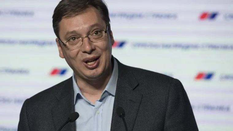 Kad Vučić progovori, padaju hlače: djevojka tijekom gostovanja srpskog premijera pokazala stražnjicu