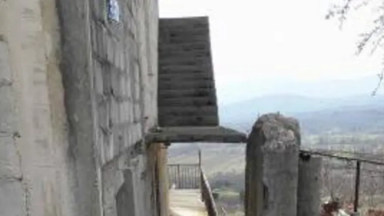 Neobjašnjive stepenice iz Imotskog osvojile društvene mreže: 'Dva majstora i četiri gajbe pive'