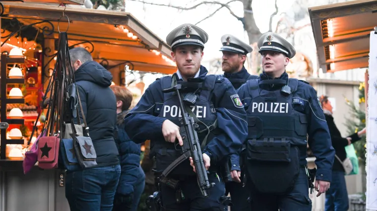 Osuđeni pripadnici 'Društva starog kova' utemeljenog na rasizmu, antisemitizmu i mržnji prema muslimanima