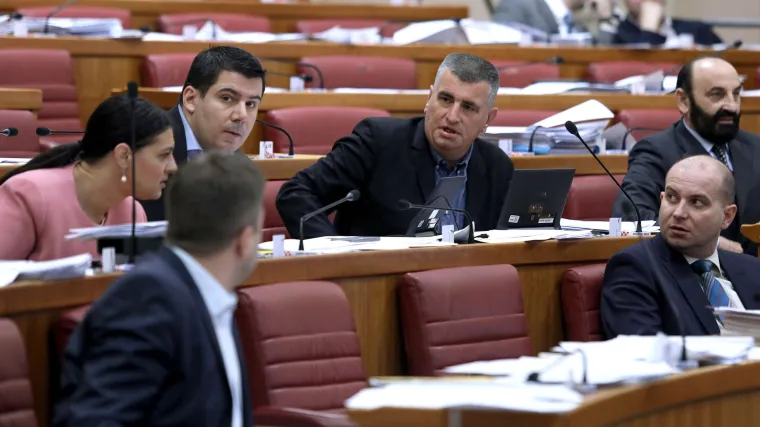 'Ako baki na tržnici dođe inspektor - zavr&scaron;it će u zatvoru, a Todoriću koji cijelu državu drži za gu&scaron;u se plače'