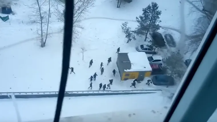 Genijalna i brza reakcija slučajnog svjedoka: pogledajte kako je s prozora spasio dječaka od batina