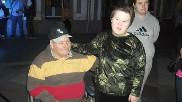 Pomozimo invalidu bez nogu i njegovoj kćeri s Down sindromom (VIDEO)