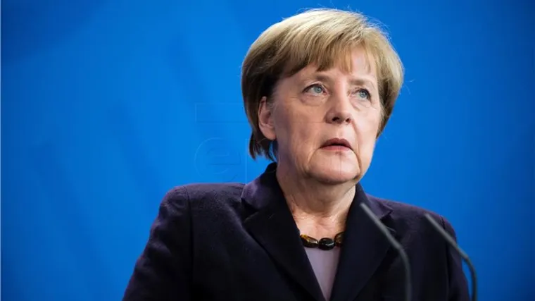 Fotomontaža Angele Merkel kao Hitlera osvanula na naslovnici turskog dnevnika