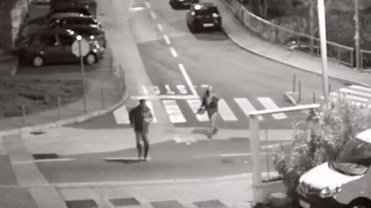 Mu&scaron;karac naganjao čovjeka s motornom pilom po ulici, sve je snimljeno