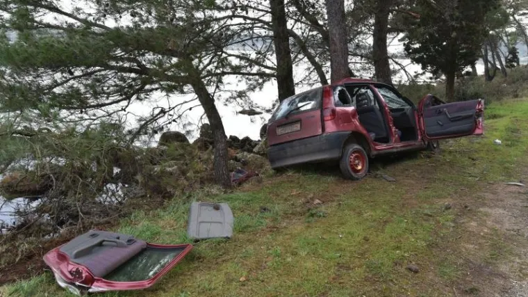 Te&scaron;ka nesreća u Istri: izgubio kontrolu nad vozilom te poginuo zabiv&scaron;i se u stablo