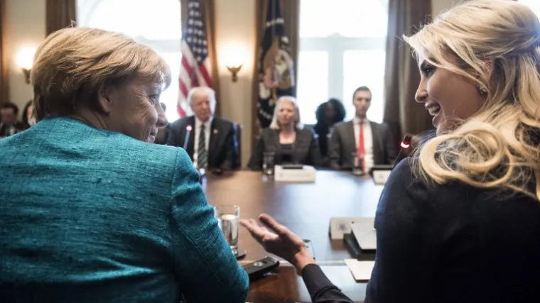 Internet zabavlja i jedna fotografija Merkel i Ivanke