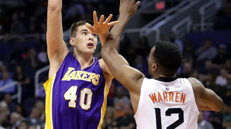 Zubac postigao 10 ko&scaron;eva uz &scaron;est skokova i dvije asistencije, Lakersi poraženi od Clevelanda