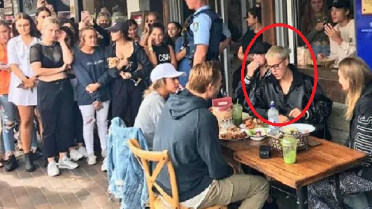 Justin Bieber ne može u miru ni jesti