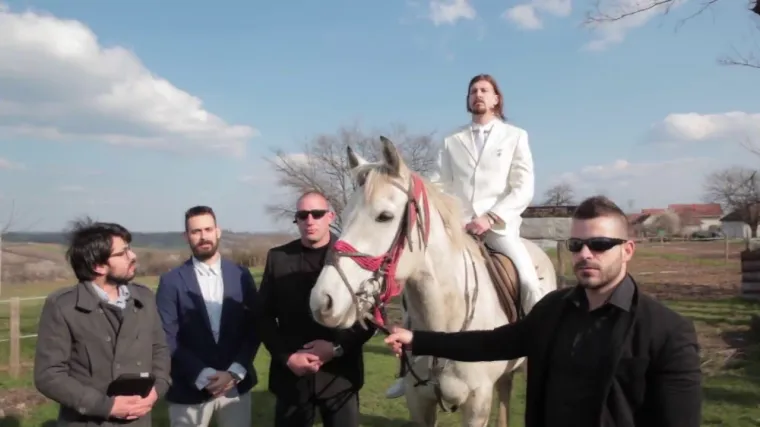 Urnebesni Beli postao glavna tema: cijela Srbija se pita tko je on, &scaron;to želi i kome uzima glasače