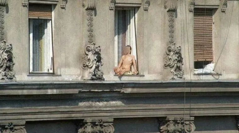 Zagrepčanka na prvi dan proljeća 'otvorila sezonu': sunčala se gola ni manje ni vi&scaron;e nego na prozoru vlastitog stana!