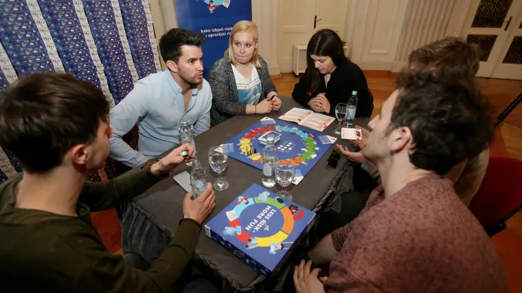 Dru&scaron;tvena igra 'Manje rizika - vi&scaron;e zabave' u svim hrvatskim &scaron;kolama za financijsku pismenost mladih