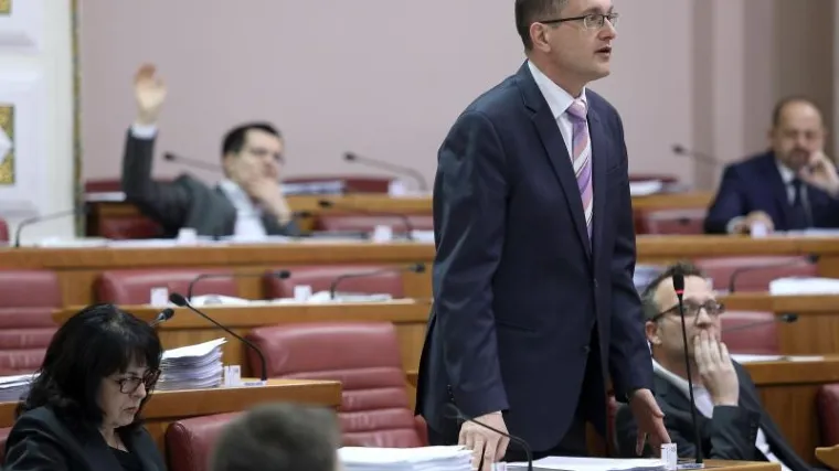 'Uniformirani naoružani policajci na Hrvatskim studijima izazivaju nam mučninu'