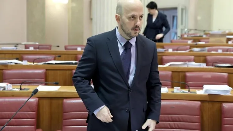 'Ne držite se teme, oduzimam vam riječ!'