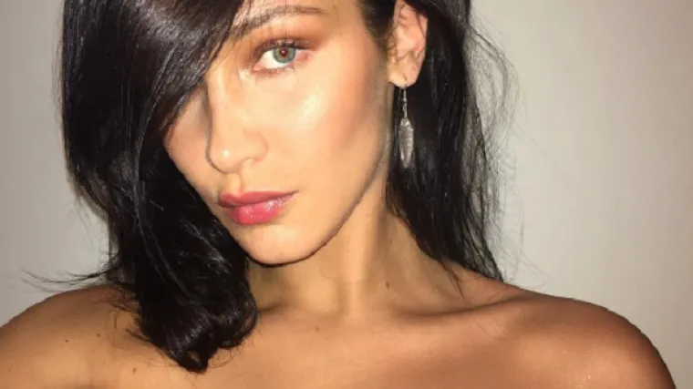 Bella Hadid objavila fotografiju u toplesu, fanovi izgubili pamet