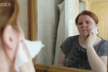 Kelly zbog neobičnog poremećaja zaudara po ribi i ničim to ne može riješiti!