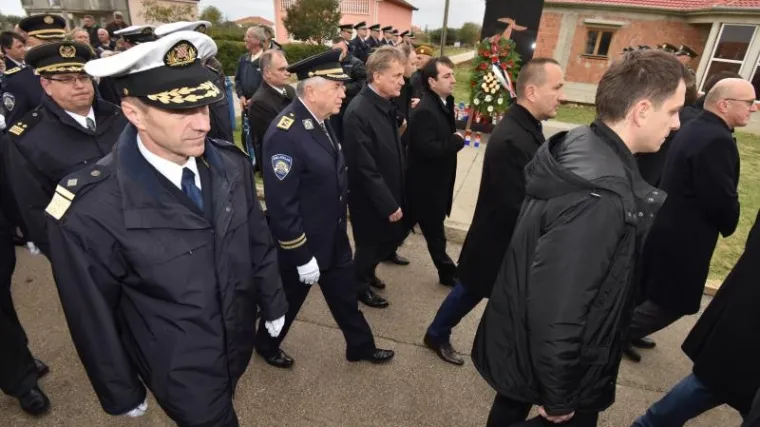 'Za mene je sve crno, ali neće Bog da me uzme': preminula Majka hrabrost iz &Scaron;kabrnje u 90. godini života