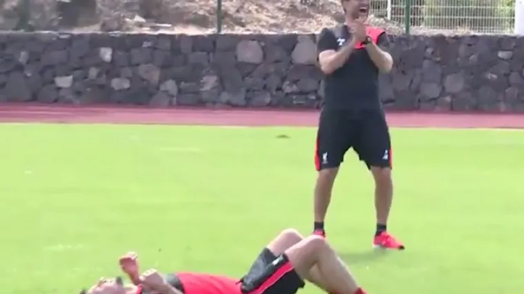 Lovren tresnuo na leđa, Klopp umirao od smijeha