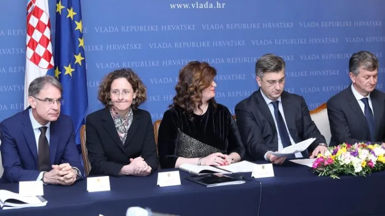 'Te&scaron;ko je gledati te simbole...'