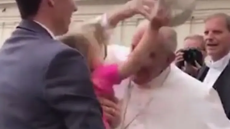 Kum je doveo da upozna papu Franju, a ona mu skinula kapu s glave