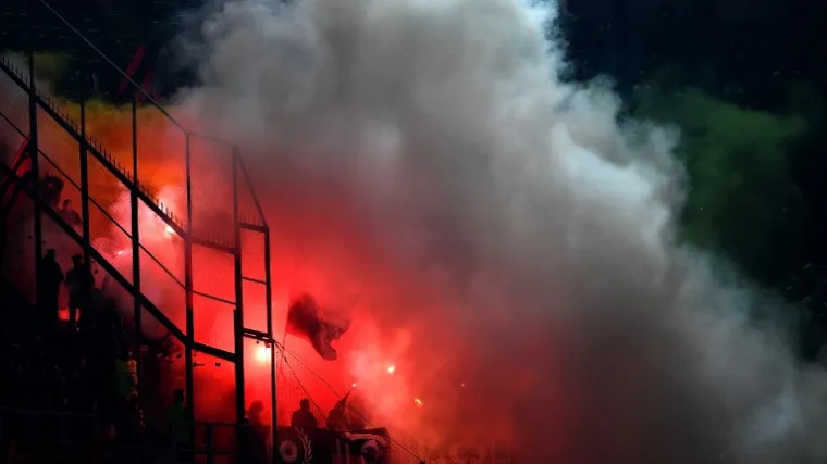 Navijači izazvali kaos u Italiji, Slovenac prekinuo utakmicu