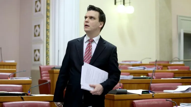 '&Scaron;to da ja s 35 godina kao diplomirani politolog radim?'