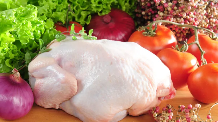 I vi perete piletinu vodom prije pečenja? Evo za&scaron;to vam to vi&scaron;e nikada neće pasti na pamet